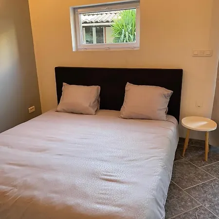 Velezia Studio Apartment Roujan
